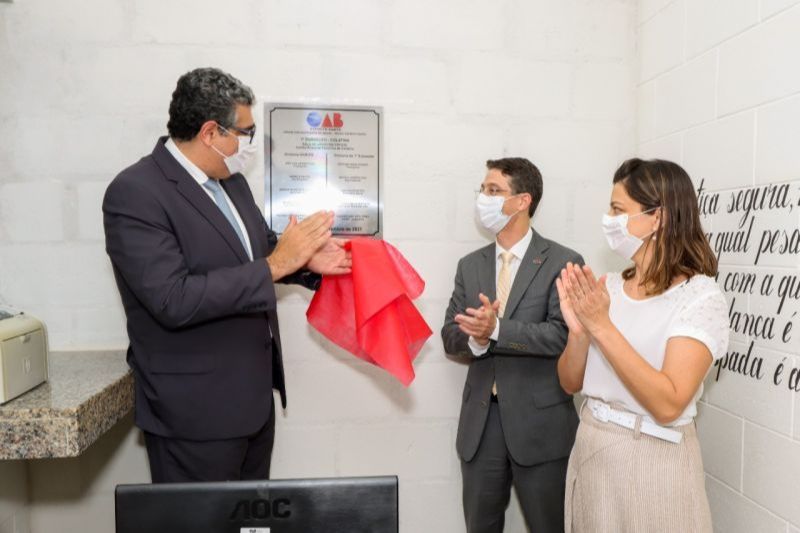 A sala de apoio do Centro Prisional de Colatina (CPFCOL) é uma das mais recentes inauguradas pelo presidente da OAB-ES, José Carlos Rizk Filho, no dia 13 de setembro. O evento contou com a participação do presidente da 1ª Subseção, Cristiano Cassaro, e a vice-presidente, Michela Ferreira Dias