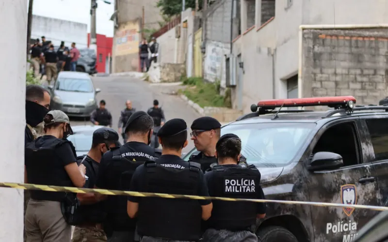 Imagem ilustrativa da imagem Após 17 horas de negociação, PM aposentado é detido em Vila Velha