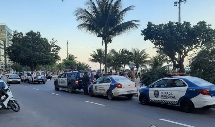 Imagem ilustrativa da imagem VÍDEO | Confusão com mais de 100 pessoas assusta moradores da Praia da Costa