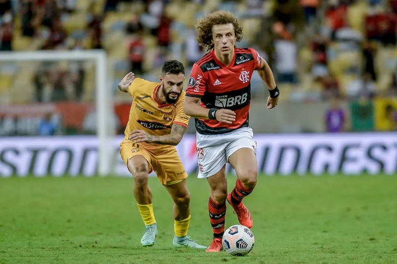 Imagem ilustrativa da imagem Zagueiro David Luiz sofre lesão e vira desfalque no Flamengo