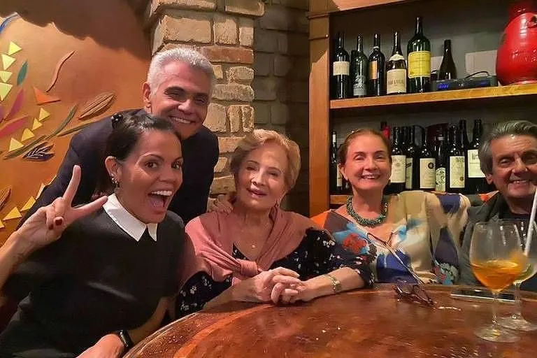 Imagem ilustrativa da imagem 'Dias vão se tornando menos tristes', afirma nora de Glória Menezes ao publicar foto com atriz