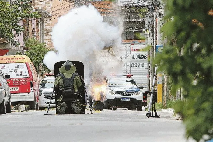 Imagem ilustrativa da imagem Esquadrão antibombas já foi acionado 21 vezes neste ano