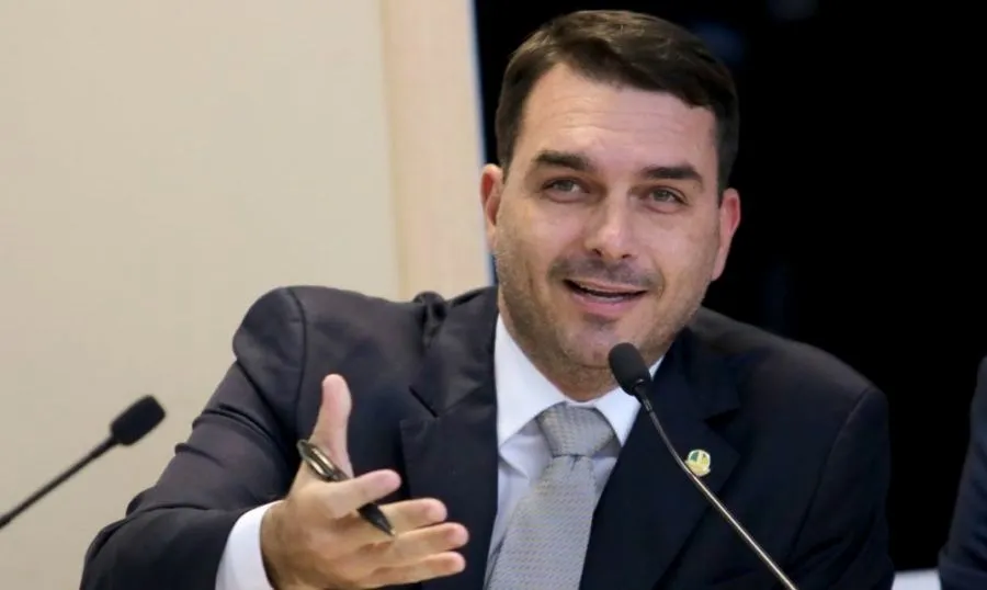 Imagem ilustrativa da imagem STF adia outra vez julgamento sobre foro de Flávio no caso das 'rachadinhas'