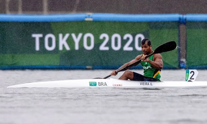 Imagem ilustrativa da imagem Giovane de Paula conquista prata na canoagem em Tóquio