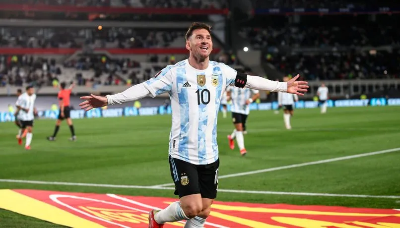 Imagem ilustrativa da imagem Messi bate recorde de Pelé em vitória da Argentina nas Eliminatórias