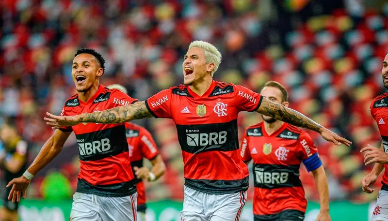 Imagem ilustrativa da imagem Com volta da torcida ao Maracanã, Flamengo bate Grêmio e vai à semi da Copa do Brasil