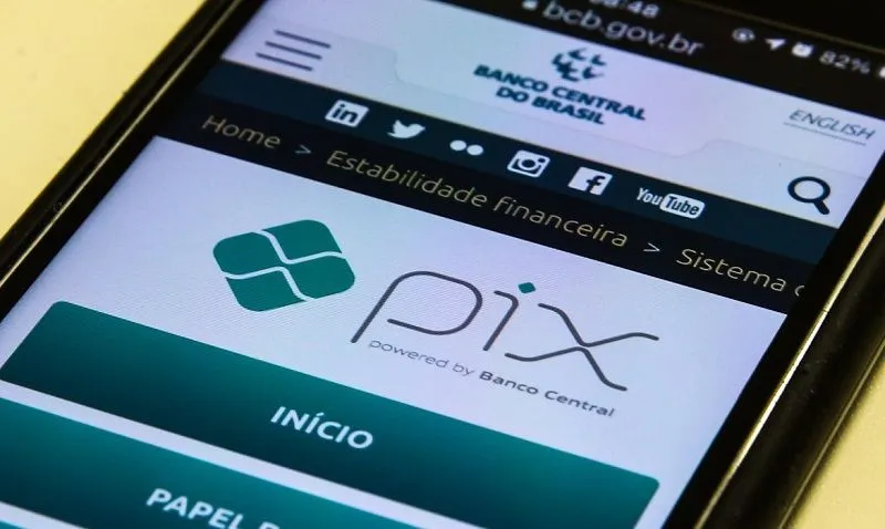 Imagem ilustrativa da imagem Botão do pânico e segundo celular para evitar golpe com Pix