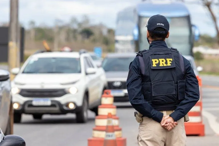 Imagem ilustrativa da imagem PRF registra queda de 49% em acidentes nas estradas no feriado