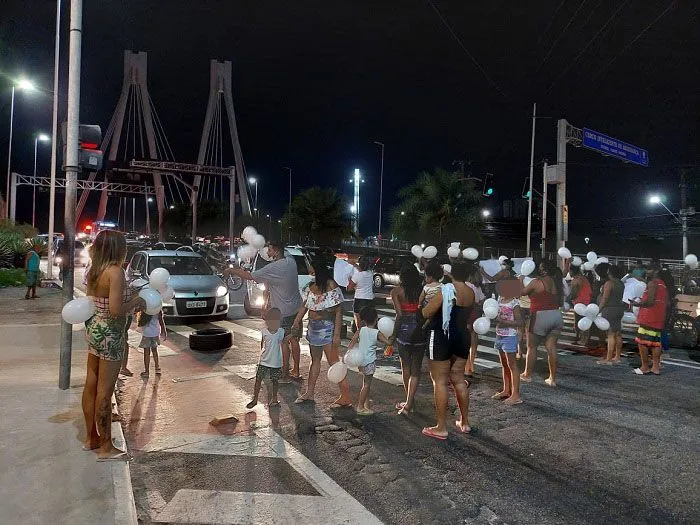 Imagem ilustrativa da imagem Moradores fazem protesto e pedem paz em bairro de Vitória