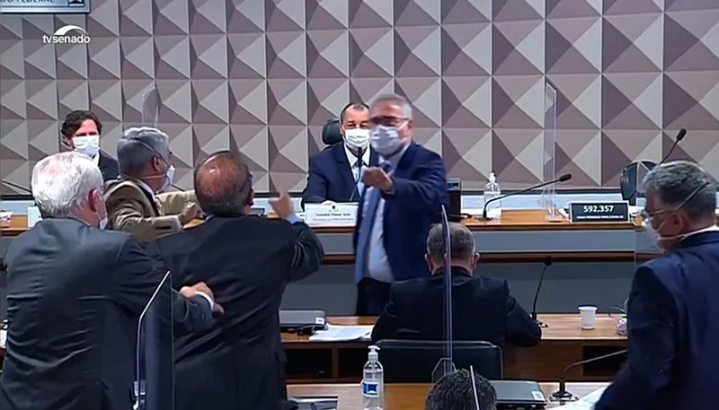 Imagem ilustrativa da imagem Renan Calheiros e Jorginho Mello trocam xingamentos na CPI da Covid