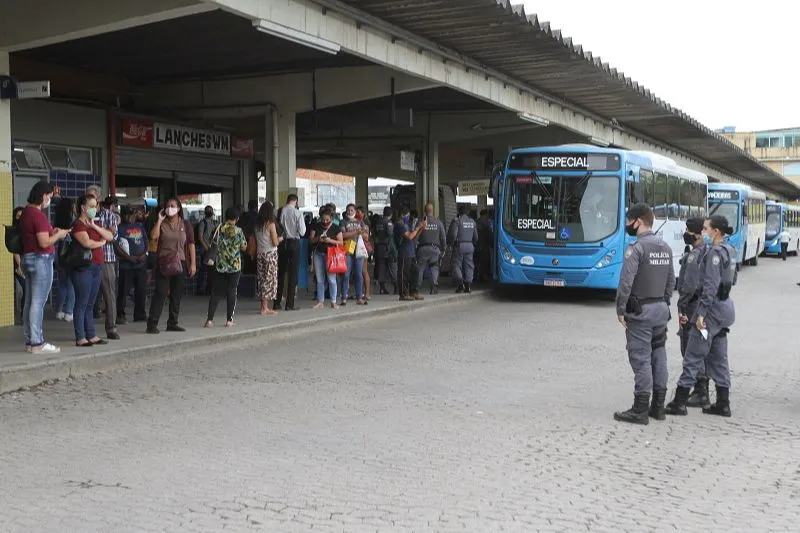 Imagem ilustrativa da imagem Rodoviários suspendem paralisação total dos ônibus na segunda-feira