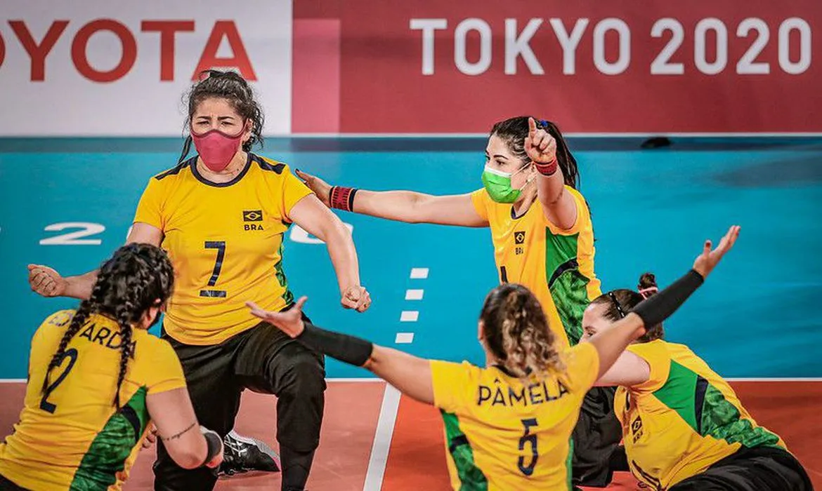 Imagem ilustrativa da imagem Vôlei sentado brasileiro feminino perde para os EUA e disputa o bronze