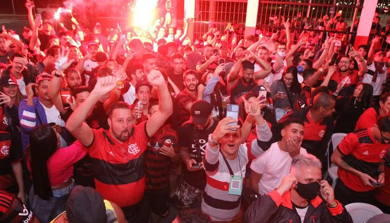 Imagem ilustrativa da imagem Veja a festa da torcida do Flamengo no Estado