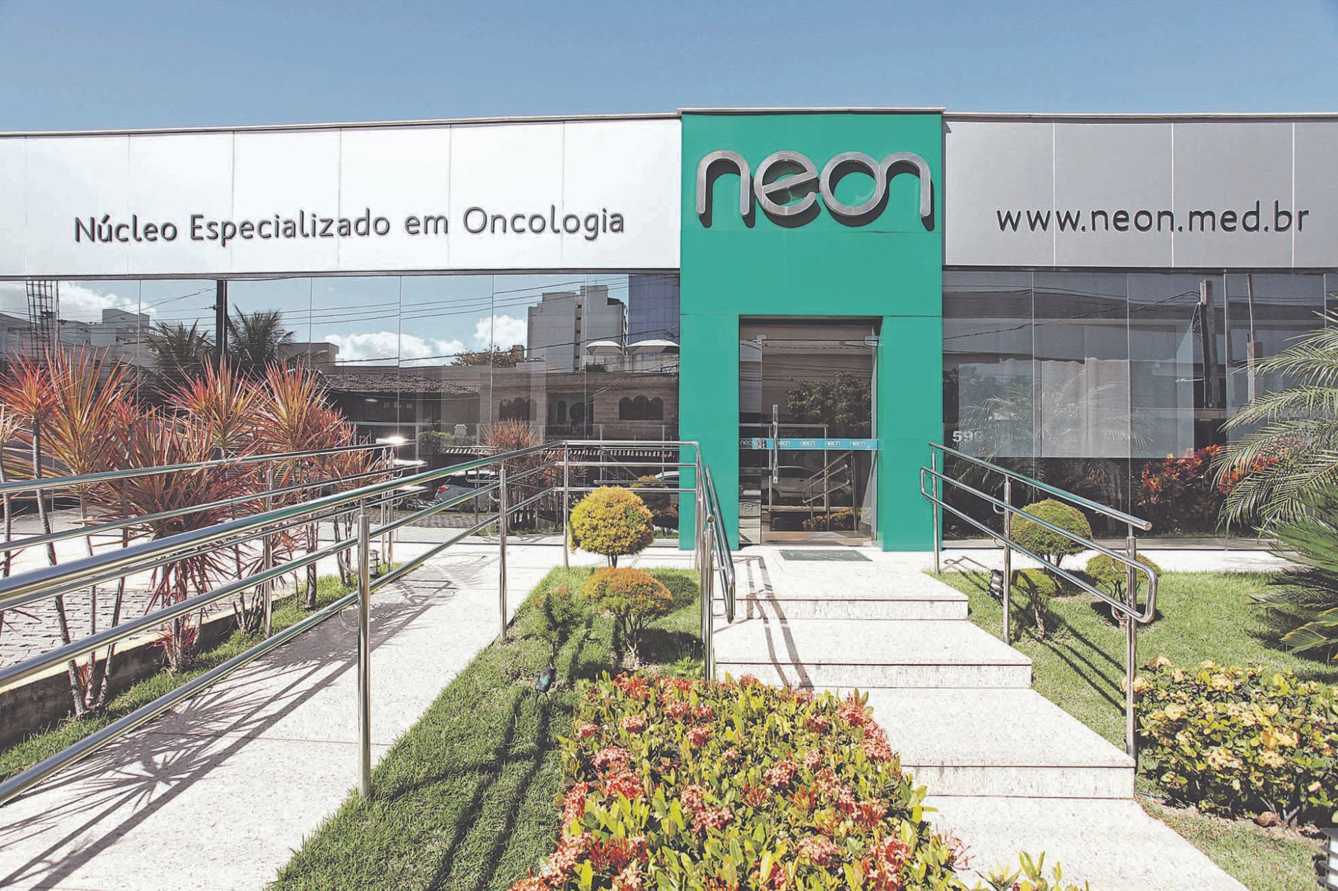 O Neon possui três unidades de atendimento: Serra, Vitória e Vila Velha