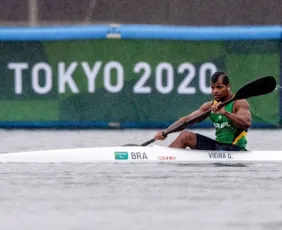 Imagem ilustrativa da imagem Giovane de Paula conquista prata na canoagem em Tóquio