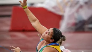 Imagem ilustrativa da imagem Marivana Oliveira é prata no arremesso de peso da classe F35 nas Paralimpíadas