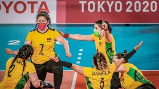 Imagem ilustrativa da imagem Vôlei sentado brasileiro feminino perde para os EUA e disputa o bronze