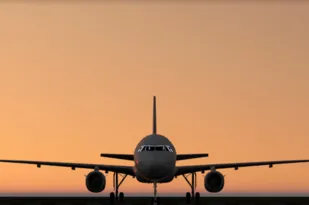 Imagem ilustrativa da imagem Passagens aéreas de ida e volta por R$ 523 nos voos de Vitória para você viajar no Carnaval de 2022