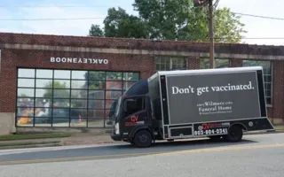 Imagem ilustrativa da imagem Propaganda de funerária incentiva vacinação contra covid-19