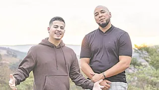 Imagem ilustrativa da imagem Música para agradecer a Deus com Ton Carfi e Jottapê