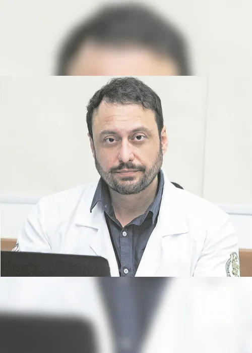 Imagem ilustrativa da imagem Médicos contam como foi a travessia pela pandemia