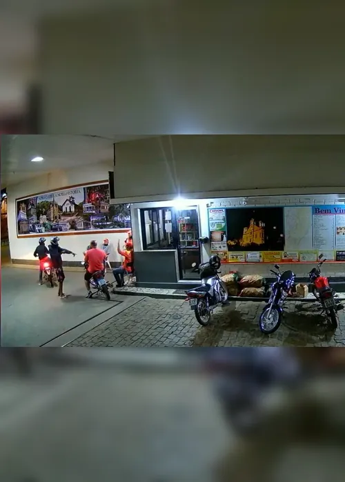 Imagem ilustrativa da imagem VÍDEO | Bandidos de moto assaltam postos de gasolina no Sul do Estado