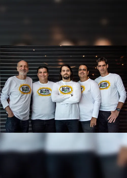 Imagem ilustrativa da imagem Big Beatles em ônibus pelas ruas de Vitória