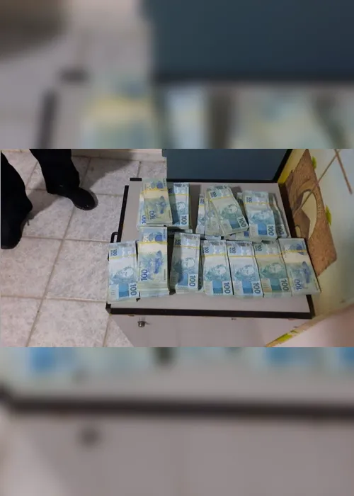 Imagem ilustrativa da imagem Polícia Federal apreende mais de R$ 700 mil em casa e empresa de prefeito de São Mateus
