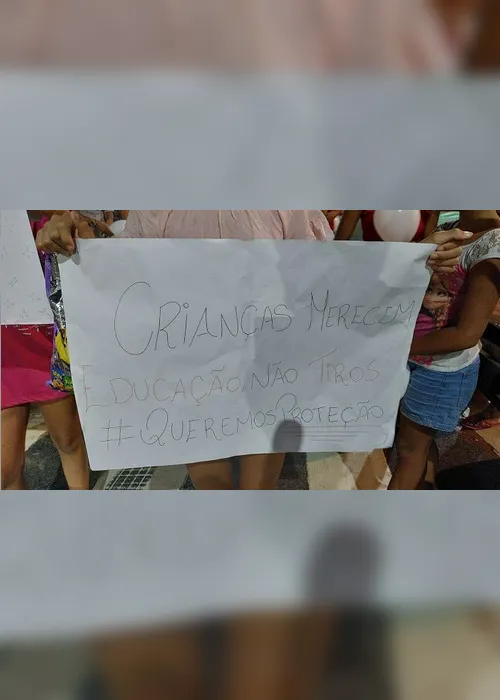 Imagem ilustrativa da imagem Moradores fazem protesto e pedem paz em bairro de Vitória