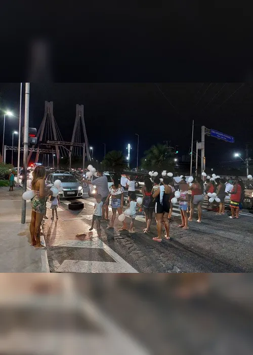 Imagem ilustrativa da imagem Moradores fazem protesto e pedem paz em bairro de Vitória