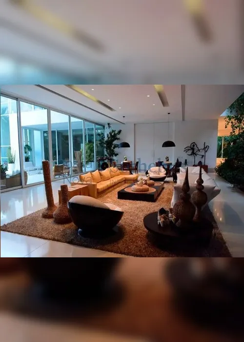 
          Imagem ilustrativa da imagem FOTOS | Xuxa vende mansão no Rio para cantora de pagode Karinah
          