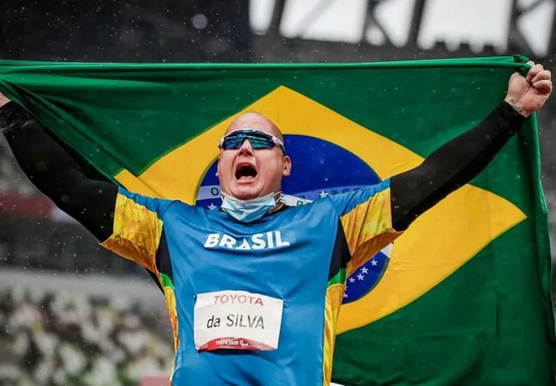Alessandro Silva conquistou a medalha de ouro na prova de lançamento de disco masculino classe T11 da Paralimpíada de Tóquio