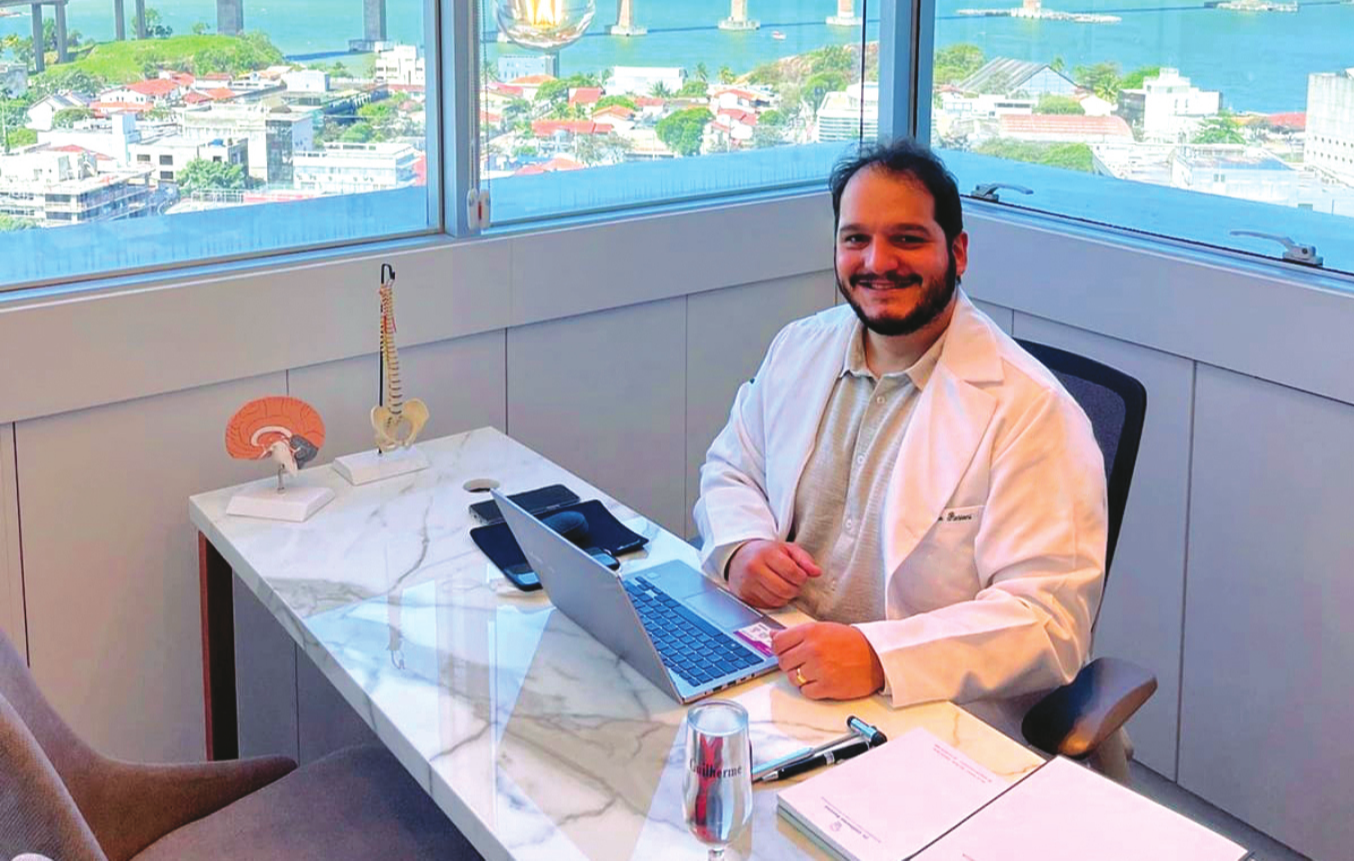 O neurocirurgião Guilherme Rossoni é um dos especialistas que atende na clínica localizada em Vitória
