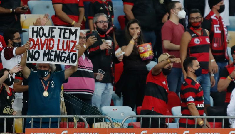 Até o sósia do ex-técnico Jorge Jesus estava ansioso para ver David Luiz estrear pelo Fla (Foto: Marcelo Cortes / Flamengo)