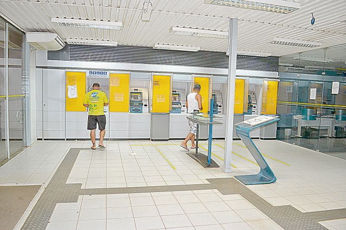 Interior de agência do Banco do Brasil: chances são para o cargo de escriturário, com salário de R$ 4.508 (Foto: Arquivo/AT)