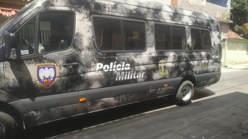 Esquadrão antibombas da Cimesp foi acionado para detonar artefato deixado na rua em Nova Palestina, Vitória. (Foto: Kananda Natielly)