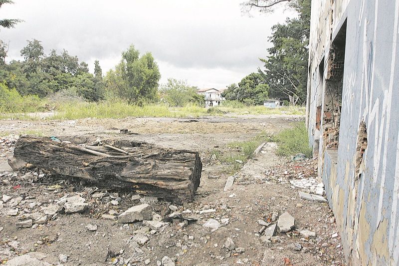 Terreno em Carapina, na Serra, que está sendo desapropriado para a construção do novo terminal do Transcol (Foto: Kadidja Fernandes)