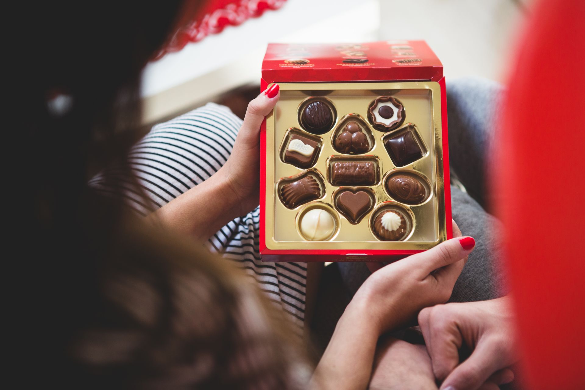 Casal passou mal após bombons que receberam de presente em casa (Foto: Freepik)