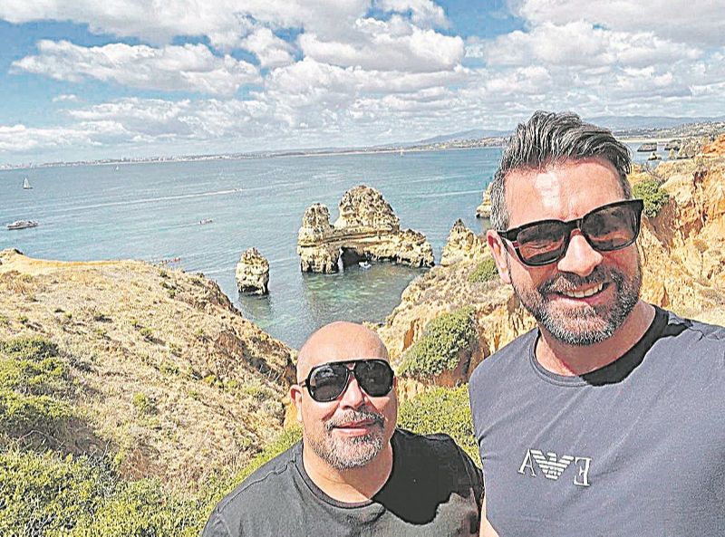 Elcio e Carlos Magno em viagem a Portugal: passeio virou preocupação (Foto: Acervo pessoal)