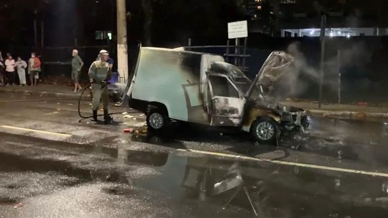 O incêndio foi controlado pelos Bombeiros (Foto: Divulgação)