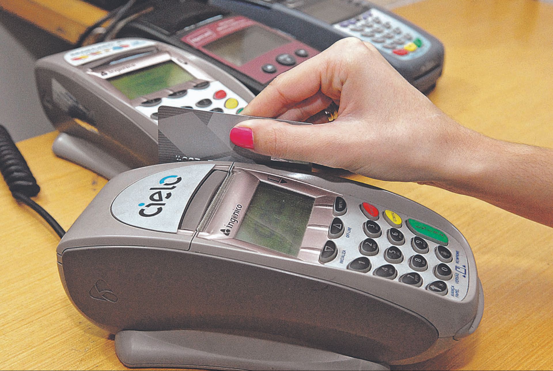 Cartão consignado é um dos que são alvo de queixas por clientes de bancos, sobretudo servidores e aposentados (Foto: Kadidja Fernandes — 24/05/2011)