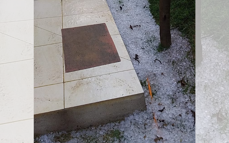 Chuva de granizo em cidades da região Serrana (Foto: Imagem enviada por Whatsapp)