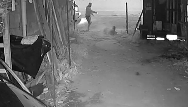 Imagem de uma câmera de segurança registrou o crime (Foto: Reprodução / Redes Sociais)