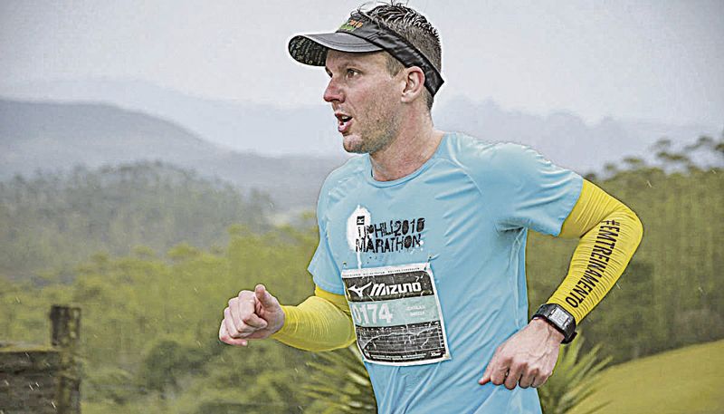 Darlan Souza já participou de 31 maratonas e tem cinco livros publicados sobre corrida e outros temas de saúde (Foto: Divulgação)