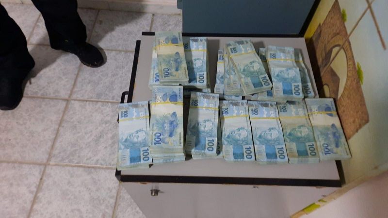 Dinheiro apreendido em endereço do prefeito de São Mateus Daniel Santana (Foto: Divulgação PF)