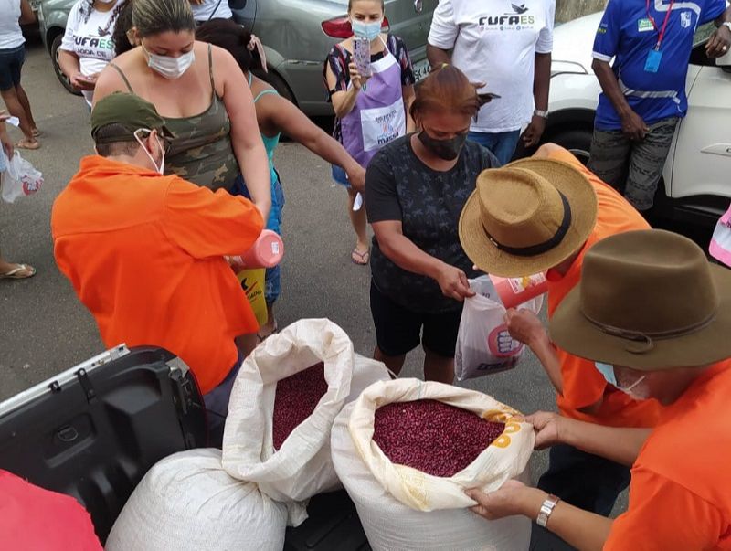 Sindipetro-ES distribui 500 kg de feijão em Vitória. (Foto: Divulgação/Sindipetro-ES)