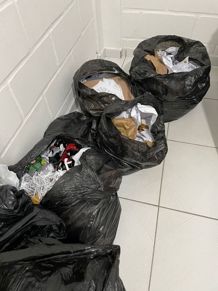 Sacos com documentos destruídos (Foto: Divulgação/ Polícia Federal)