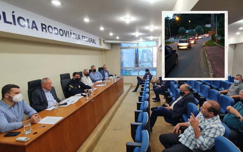 Reunião para discutir alternativas contra filas de carros (destaque) na BR-262 com empresários e policiais da PRF (Foto: Divulgação)