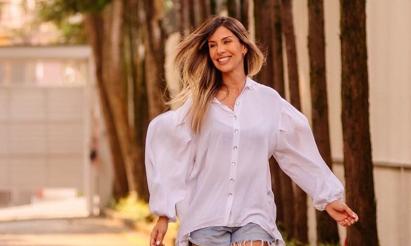 Lizi Benites, de 41 anos, conhecida como a ex-panicat Piu-Piu, teve fotos íntimas divulgadas na internet por ex-namorado (Foto: Divulgação/ @lizibenites_)
