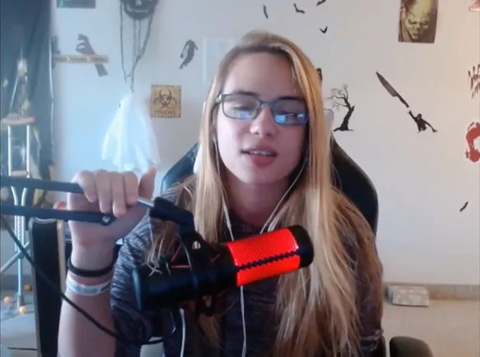 Influenciadora gravou vídeo onde confirmou ter mentido (Foto: Reprodução/YouTube)